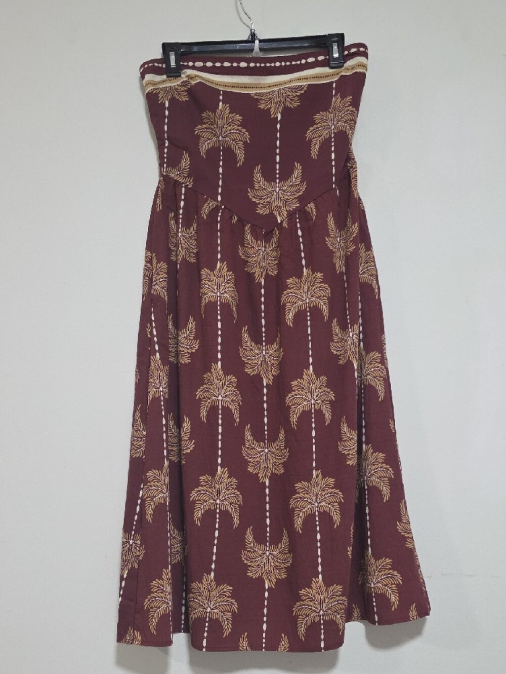 Monteau Strapless Midi Dress in Burgundy with Gold Palm Print - Picture 2 of 7